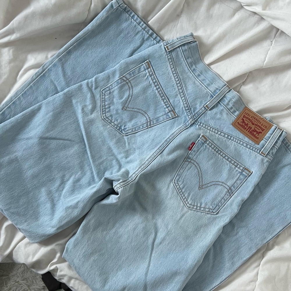 Levi's Women's High Waisted Straight Light Blue Jeans